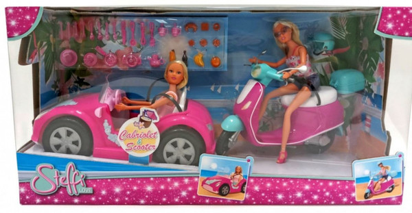 Lalka Steffi w kabriolecie i na skuterze
