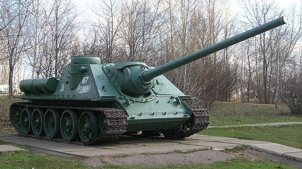 Model plastikowy SU-100 Radziecki niszczyciel czołgów WWII Skala 1:35