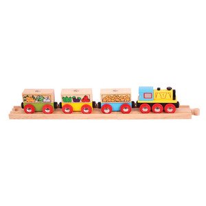 Pociąg drewniany z owocami i warzywami